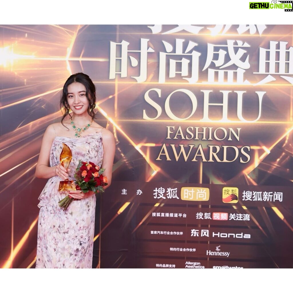Kōki Instagram - SOHU Fashion Awards ✨
I am truly grateful to be a recipient of the International Fashion Emerging Person of the Year. Thank you for the beautiful memories 💗

SOHUのファッションスタイル賞をいただきました。
この賞をいただけた事とても光栄に思います。本当にありがとうございます！

Thank you to my team 🥰
Hair and makeup @mikako888 
Styling @ryokkissie 
Dress @celine