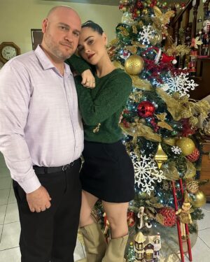 Fabiola Guajardo Instagram - MERRY XMAS 🎄❤️

De los regalos de mamá 🦌• Ellos son mi mejor regalo • Merlina eres tú? @babymegangg • Better together • Quién es Quick? @pacogdo • El Dron • Ayyyyyññññ • 3 horas para romper la 🪅