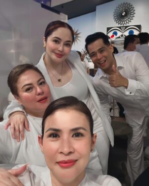 Karla Estrada Instagram - Happy Anniversary @reginevalcasid  and @ogiealcasid 🤍🤍 much Love for you both .❤️❤️