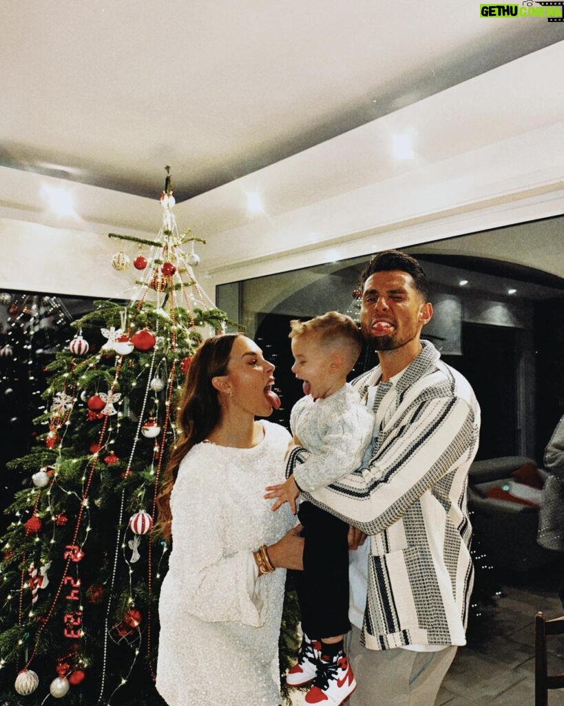 Stéphanie Durant Instagram - Camera roll from Soggiu’s family : Christmas 2023 🎄✨🫶🏼