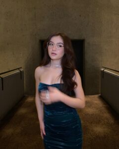 Anna Cathcart Instagram - truly still can’t believe XO, Kitty was Emmy nominated for best young teen series !! thank you @televisionacad for a lovely night and congrats to all the winners❤️‍🔥