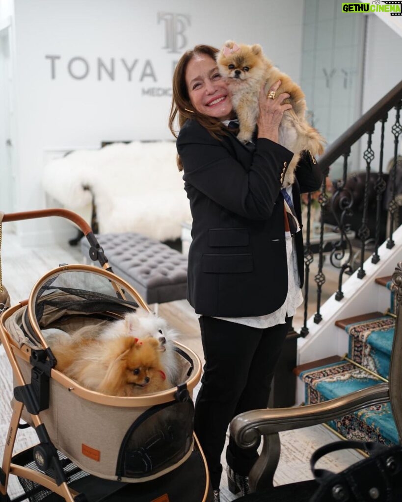 Susana Vieira Instagram - Tarde de beleza na @tonyabeauty para “gatas” e  cachorrinhos 💄👄