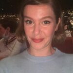 Burcu Biricik Instagram - ‘23 dump mı 🥴
Müzik koyamıyorum niye 😒