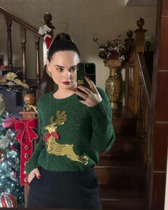 Fabiola Guajardo Instagram - MERRY XMAS 🎄❤️

De los regalos de mamá 🦌• Ellos son mi mejor regalo • Merlina eres tú? @babymegangg • Better together • Quién es Quick? @pacogdo • El Dron • Ayyyyyññññ • 3 horas para romper la 🪅