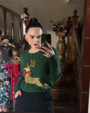 Fabiola Guajardo Instagram - MERRY XMAS 🎄❤️

De los regalos de mamá 🦌• Ellos son mi mejor regalo • Merlina eres tú? @babymegangg • Better together • Quién es Quick? @pacogdo • El Dron • Ayyyyyññññ • 3 horas para romper la 🪅
