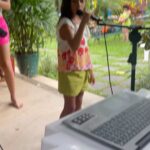 Juliana Alves Instagram - Carrosel de emoções natalinas!
Voltamos a nos reunir com essa família aqui também! 

Nosso elo é tão forte que nada consegue nos dispersar por muito tempo. Esse foi o exemplo que minha mãe mostrou com sua própria história. 

Obrigada, 2023 Valeu muito! 

#natal #familia #mae #Alves