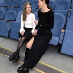 Kristina Asmus Instagram - Да, это мой наряд на детское мероприятие. Цитирую классиков, которые ходят в школу ребёнка в трусах 😂😂🙈
Ходила я вчера на детскую ёлку, в которой принимаю участие (и с которой мы, кстати, стали лидером рейтинга новогодних представлений Москвы!!! 💥)
Для тех, кто прослушал - рассказываю))) Я играю искусственный интеллект в шоу для всей семьи 🎄 Формат супернеобычный - в спектакле происходят настоящие эксперименты с исчезающими чернилами, азотом, газом, Теслой и т.д.⚡️ Всё максимально безопасно, зрелищно и выглядит просто вау!!!! А за час до начала представления в фойе проходят мастер-классы, в которых ваши дети смогут сделать разные интересности своими руками ⚗️ Всем также дарят научные подарки, которые вы можете провести потом дома с детьми и, конечно - добрая современная сказка с Дедом Морозом и Снегурочкой 🎅🏻❄️
Шоу-бестселлер проходит в культурном центре ЗИЛ! 
Даты: 29 и 30 декабря, 2-5 января!
Билеты на сайте: elkawowhow.ru
🪐 А по промокоду ASMUS у вас будет скидка 20% !
Подробная информация: @festnauki
Режиссёр: @danil_chaschin