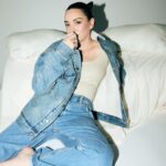 Regina Blandón Instagram - Con su carisma inigualable, @reginablandon ilumina cada espacio con su autenticidad y actitud desenfadada. En cada pose, refleja la combinación perfecta de comodidad y estilo, mostrando cómo su encanto característico se fusiona con las piezas modernas y versátiles de @dockersmx 

Créditos:
Director Editorial: @gerardangulo 
Realización: @sergiovalenzuelach 
Fotografía: @carlos_ruizc 
Maquillaje: @ger.parra
Peinado: @ernestovargas_hair
Asistente de peinado: @patyvazquez_hair 
Asistente de moda: @michortizand 
Producción: @rmz_perla
Entrevista: @wendy.sanjose