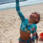 Juliana Alves Instagram - 😎 Oi, verão! 
1 horinha no quintal com ela pra reenergizar.
