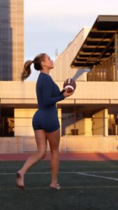 Kinsey Wolanski Instagram - Excited to be hosting a new series In sports and I cannot wait to share with you guys ❤️ 

#football #sports #girls #nfl #superbowl