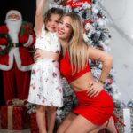 Jésica Cirio Instagram - Con Chloe les deseamos a todos una muy feliz Navidad. ☺️🎄 Que sea una noche llena de amor, magia y lindos momentos. 💓 
@coco.bsas