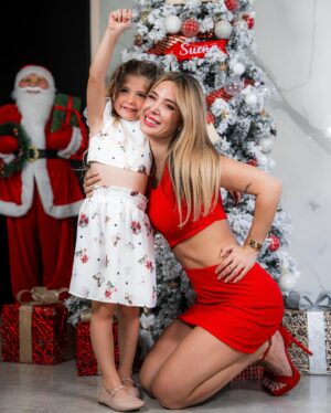 Jésica Cirio Instagram - Con Chloe les deseamos a todos una muy feliz Navidad. ☺️🎄 Que sea una noche llena de amor, magia y lindos momentos. 💓 
@coco.bsas