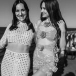 Macarena Achaga Instagram - vivimos en el futuro 🥹 y aquí en Australia ya es 1ero de enero -desde hace rato- y no podría pedir nada más que tener a mis personas favoritas todas juntas 💕💕💕 
gracias por acompañarnos en otro año de huracán macarena 🌪️

@santiagoachaga & @ren.soifer todo es mejor con ustedes 💘