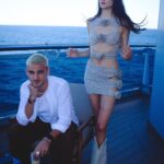 Macarena Achaga Instagram - vivimos en el futuro 🥹 y aquí en Australia ya es 1ero de enero -desde hace rato- y no podría pedir nada más que tener a mis personas favoritas todas juntas 💕💕💕 
gracias por acompañarnos en otro año de huracán macarena 🌪️

@santiagoachaga & @ren.soifer todo es mejor con ustedes 💘