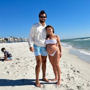 Jessie James Decker Instagram - Big daddy, big titties , big belly, big baby