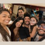 Juliana Alves Instagram - 2023> 2024 
Despedida e início!

Um ano cheio de amor! ❤️🙌🏾✨

Começamos da melhor forma: casa, amigos, crianças brincando, música boa e muitos brindes! 🥂✨
Obrigada, meus amores!