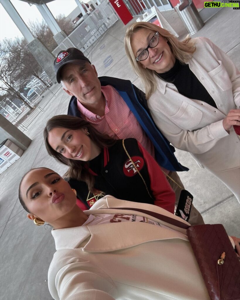 Olivia Culpo Instagram - My people ♥️