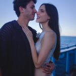 Macarena Achaga Instagram - vivimos en el futuro 🥹 y aquí en Australia ya es 1ero de enero -desde hace rato- y no podría pedir nada más que tener a mis personas favoritas todas juntas 💕💕💕 
gracias por acompañarnos en otro año de huracán macarena 🌪️

@santiagoachaga & @ren.soifer todo es mejor con ustedes 💘