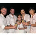 Susana Vieira Instagram - Obrigada Vidigal pelo carinho! Festa linda do @mirantedoarvrao com a linda anfitriã, minha sobrinha @biancavsack! 
Feliz Ano Novo! Vem 2024! Estou pronta pra você! 🤍🥂✨🎉
