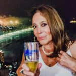 Susana Vieira Instagram - Réveillon do @mirantedoarvrao foi tudo de bom!!! 💙🥂✨🤍✨

Fotos: @patrickrosa.oficial