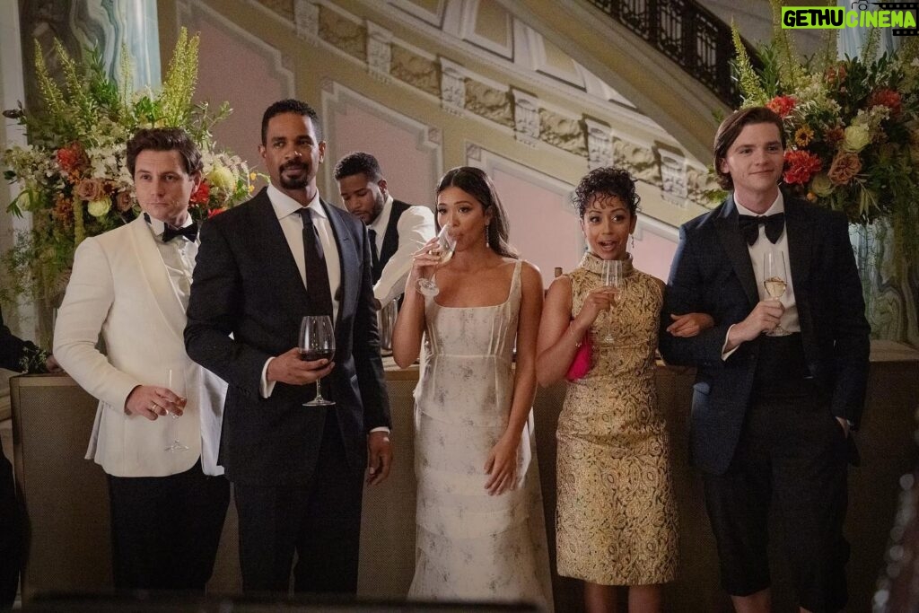 Gina Rodriguez Instagram - PLAYERS…kicking you straight in the heart nuts Valentine’s Day 2/14 on @netflix THIS CAST 😍😍😍 THIS EXPERIENCE 🔥🔥🔥 THIS MOVIE 💥💥💥 excited for you all to watch! Trailer coming soon!
