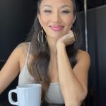 Jeannie Mai Instagram - Would u rather start ur new year with a Birkin or your bestie? Welp, tonight u get both 😝💁🏻‍♀️ Join me 9/8c on @cbstv 📍#RaidtheCage #bestshowever