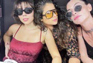 Alinne Moraes Instagram - Bonjour 🦋😎
