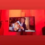 Angèle Instagram - Joyeux anniversaire Brol 🩵 Aux 12 chansons qui ont changé ma vie, composées dans ma chambre d’ado à Bruxelles, dans un sous sol avec des cafards à Paris, ou encore dans les Thalys. 
Merci à vous pour votre soutien depuis ces 5 précieuses années 🎶🎶