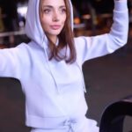 Rabia Soytürk Instagram - #GUESSActive ile günün temposunu yakalamaya hazırım! 🏃🏻‍♀️ #LoveGUESS #işbirliği