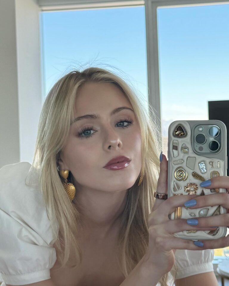Loreto Peralta Instagram - Heart earrings forever 💙