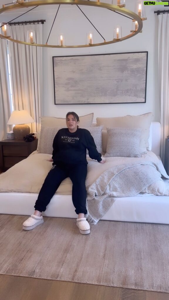 Jessie James Decker Instagram - I’m the messiest person.  They don’t call me messica for nuthin BUT I do want my bed made daily.  The real question, is this many pillows really necessary?😂😂😂 love to know your thoughts below on the important matter 👇 ( my set is @kittenish, just launched)