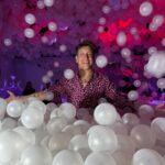 Nicolás Vázquez Instagram - Ayer festejamos el reestreno y la sala llena con todo el equipo de Tootsie como niños en @blowupexperience 
exposición de Arte Inflable, que manera de disfrutar y reírnos. 
@dgexperiencecom y cenamos en un lugar espectacular como
@barreto_larural en la rural.
Bendecidos por tanto!!