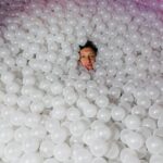 Nicolás Vázquez Instagram - Ayer festejamos el reestreno y la sala llena con todo el equipo de Tootsie como niños en @blowupexperience 
exposición de Arte Inflable, que manera de disfrutar y reírnos. 
@dgexperiencecom y cenamos en un lugar espectacular como
@barreto_larural en la rural.
Bendecidos por tanto!!