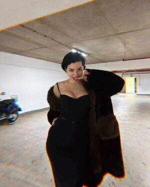 Merve Boluğur Instagram - 🖤