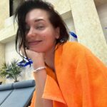 Kristina Asmus Instagram – Чёт хорошо 🌋
Съездили в Сочи неожиданной компанией )) (Я не про дочь 😂) Фоток нет вообще, ток из спа 😅 Отдохнули, отожгли, соединились, выдохнули. Пора бы и в школу )) 🙈