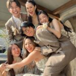 Violette Wautier Instagram - รักทั้งคู่ชิบหาย เจ้าบ่าวเจ้าสาวหล่อสวยมาก น้ำตาไหลเป็นลิตร 555555 ดีใจกับทั้งคู่ พวกเทอแม่งเกิดมาคู่กันจริงๆ เห็นมาตั้งแต่เริ่มจนวันนี้ ฮื้อออออ เป็นวันที่มีความสุขมากเลยอ่ะ (นี่กูพิมพ์กูก็ร้องไห้อีกแล้ว) เพื่อนคนแรกของกลุ่มหนูแต่งงานแล้วค่าาาา อีกอย่าง เพิ่งรู้ว่างานแต่งกลางวันมันturnt ได้ขนาดนี้ สนุกโคตรรรรร พร้อมสนุกต่ออีกรอบวันนี้ค่ะ รักที่สุด #herManhisNatty