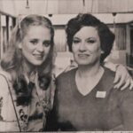 Erika Buenfil Instagram - Madre mía , sé que estarías tan contenta de muchas cosas que me están sucediendo, sé que me apoyarías en mis locuras, sé que me cuidas desde el cielo , y pienso siempre, que me dirías tú de tantas cosas. Te extraño mucho , hoy te pensé todo el día y cerré mis ojos para sentirte cerca de mi, por favor guía mis pasos como siempre los haz hecho. Te amo con toda mi alma. Un beso al cielo .