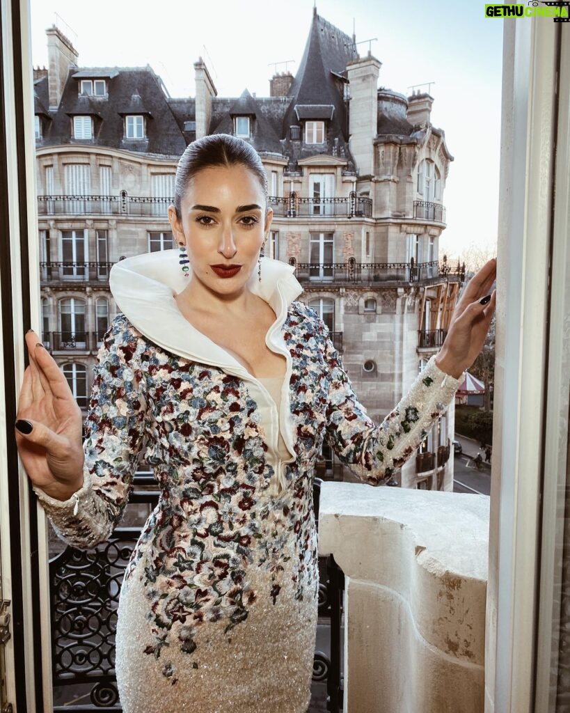 Amina Khalil Instagram - Moments before the captivating @tonywardcouture fashion show at the Palais de Tokyo in Paris, on the balcony of the stunning @hotellutetia … ♥

Look curated by @dalia.abdelshafi 
Dress by @tonywardcouture 
Jewels by @dimajewellery 
MUA @nohaezzeldinmua 
Hair @rafilotoma @alsagheersalons