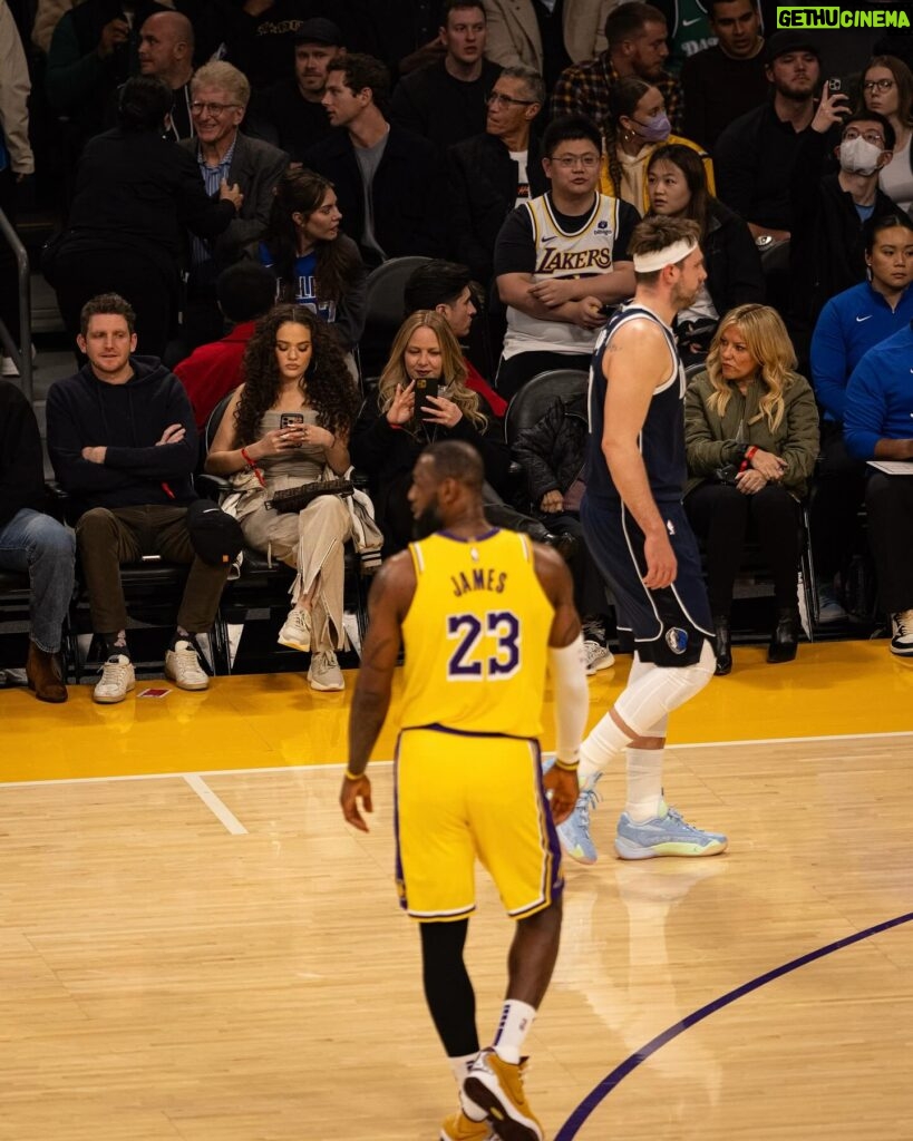 Madison Pettis Instagram - Courtside, not the middle row