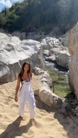 Rachel Cook Instagram - Just a lovely day on earth ☺️ With horses and cows. Soon. I will have my own. And they will be my friends. And they will poop on my soil. So I can grow food to eat. And it will be awesome.