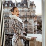 Amina Khalil Instagram – Moments before the captivating @tonywardcouture fashion show at the Palais de Tokyo in Paris, on the balcony of the stunning @hotellutetia … ♥️

Look curated by @dalia.abdelshafi 
Dress by @tonywardcouture 
Jewels by @dimajewellery 
MUA @nohaezzeldinmua 
Hair @rafilotoma @alsagheersalons