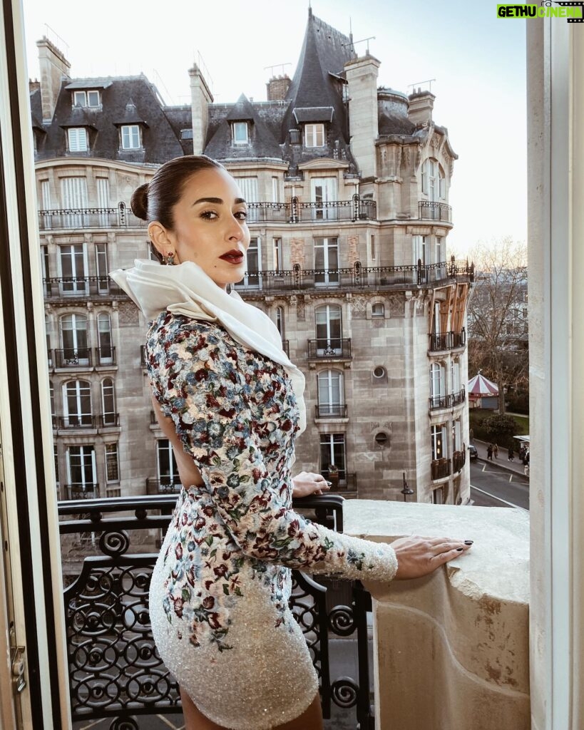 Amina Khalil Instagram - Moments before the captivating @tonywardcouture fashion show at the Palais de Tokyo in Paris, on the balcony of the stunning @hotellutetia … ♥

Look curated by @dalia.abdelshafi 
Dress by @tonywardcouture 
Jewels by @dimajewellery 
MUA @nohaezzeldinmua 
Hair @rafilotoma @alsagheersalons