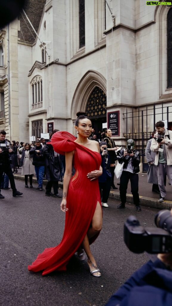 Jeannie Mai Instagram - for the girlies 💁🏻‍♀️💋
#pariscoutureweek #parisfashionweek

🎥 @throughtheglassparis