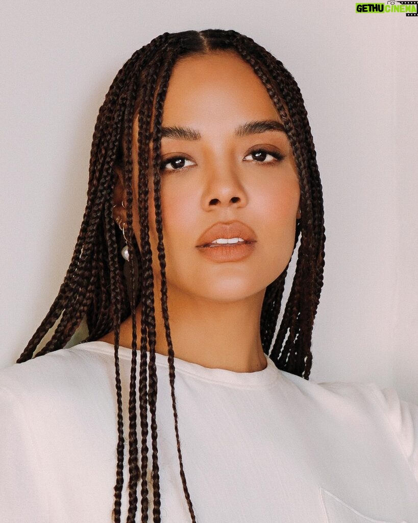 Tessa Thompson Instagram - Eternally writing, creating, talking, loving, feeling, and, naturally, standing on business 💌
Photo: @cibellelevi