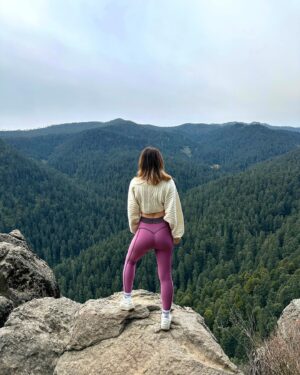 Fabiola Guajardo Instagram - Take time to recharge your body, mind & soul ⛰️✨
@alo @aloyoga
