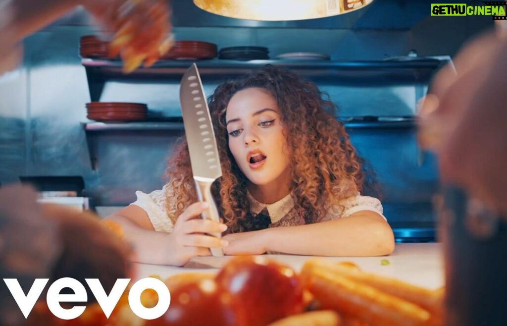 Sofie Dossi Instagram - The music video to my new song CELERY is out now!! 💘Link in bio.