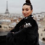 Jeannie Mai Instagram - feelin racy, I mean lacy in @onauratoutvu 🐈‍⬛ #pariscoutureweek #parisfashionweek

Amour these pics from @throughtheglassparis 📸