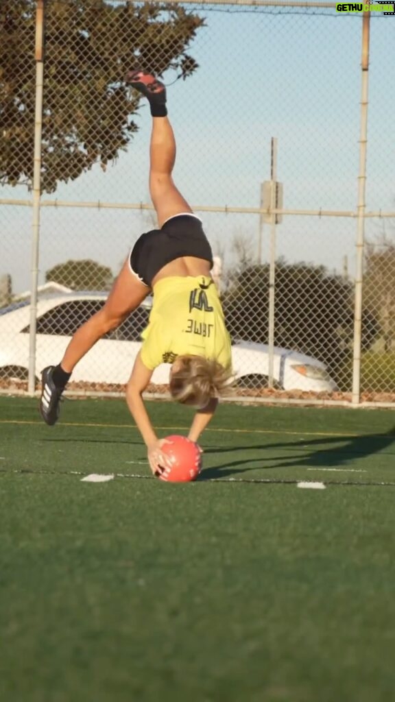 Kinsey Wolanski Instagram - Constant debate on this throw in…… illegal or legal? ⚽ 

#messi #soccer #football #sports #worldcup #championsleague #girls #colombia🇨🇴