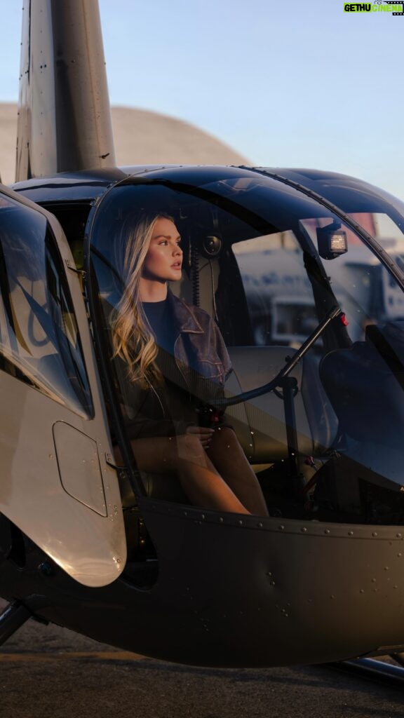 Kinsey Wolanski Instagram - A little day in the life as a pilot ❤ 

#pilot #helicopter #girls #adventure