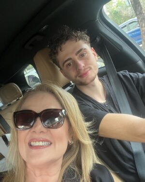Erika Buenfil Instagram - Hoy cumple 19 años el niño más hermoso, llegaste a mi vida y la llenaste de amor y de sentido, cuidarte , verte crecer y vivir las experiencias más hermosas es lo mejor que me ha pasado, mi mejor personaje ser mamá, que Dios siempre guíe tu camino y siempre esté lleno de luz.  Te amo tanto.  Feliz cumpleaños mi hijo hermoso. Mi Nic. @nico.buenfil  Bendiciones por siempre.
